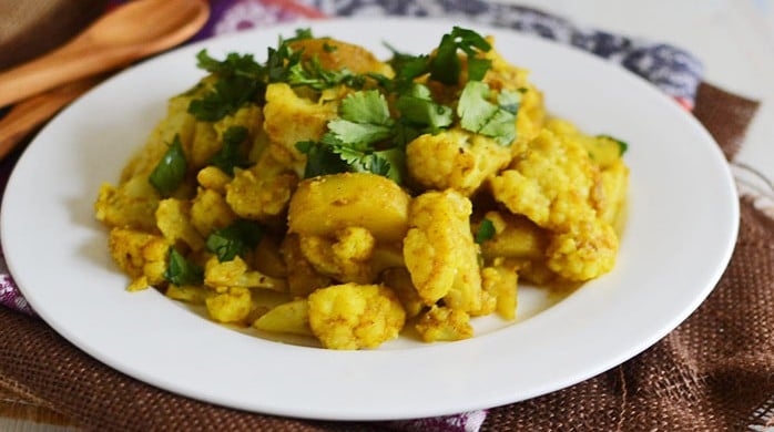 Aloo Gobi (Indian Spiced Cauliflower) via littleferrarokitchen.com