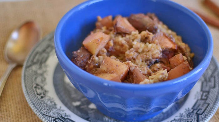 Overnight Apple Oatmeal via littleferrarokitchen.com Overnight Apple Oatmeal via littleferrarokitchen.com