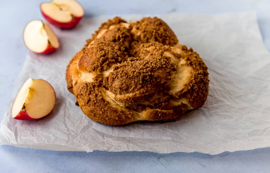 Apple pie meets challah in this apple stuffed challah! And once braided, the round challah is generously sprinkled with a brown sugar streusel topping.