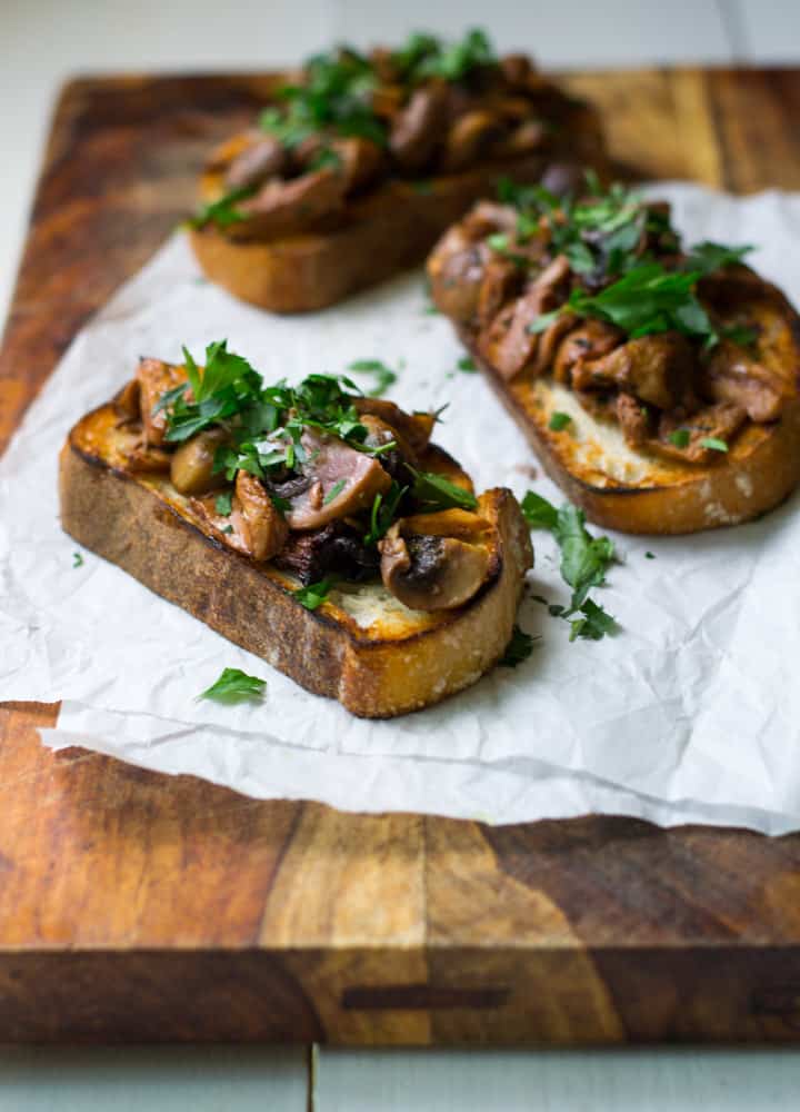 Roasted mushroom crostini with wine and herbs is an easy and elegant party appetizer and ready in 20 minutes! 