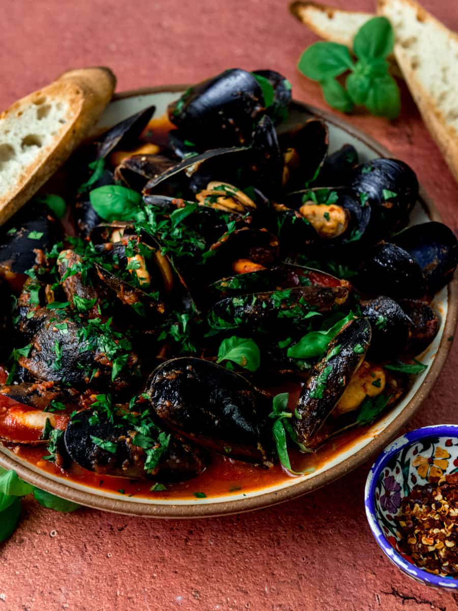 Easy and quick mussels marinara recipe served with toasted bread.
