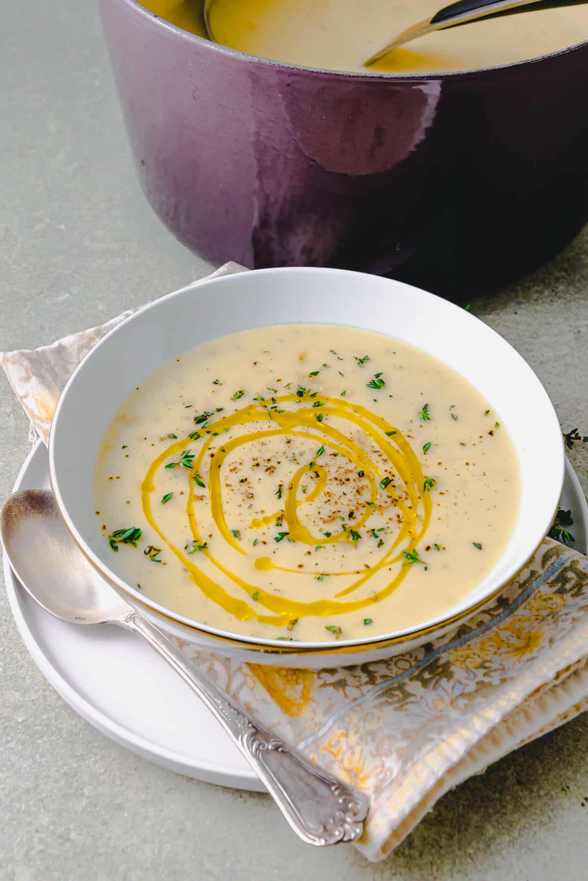 Easy potato leek soup that is incredibly creamy and garnished with fresh thyme and olive oil.