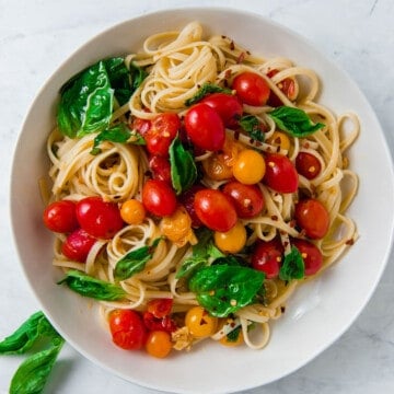 Cherry tomato pasta with basil and garlic.
