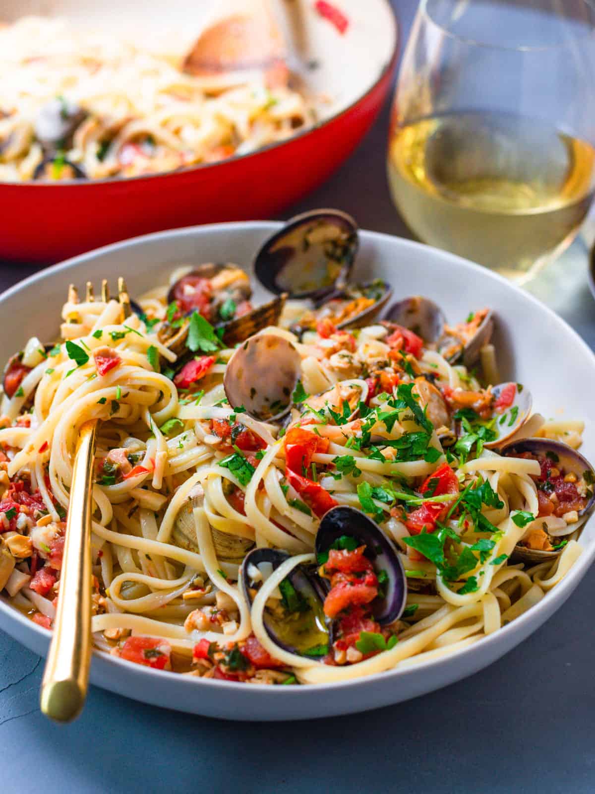 Linguine with clam sauce and white wine.