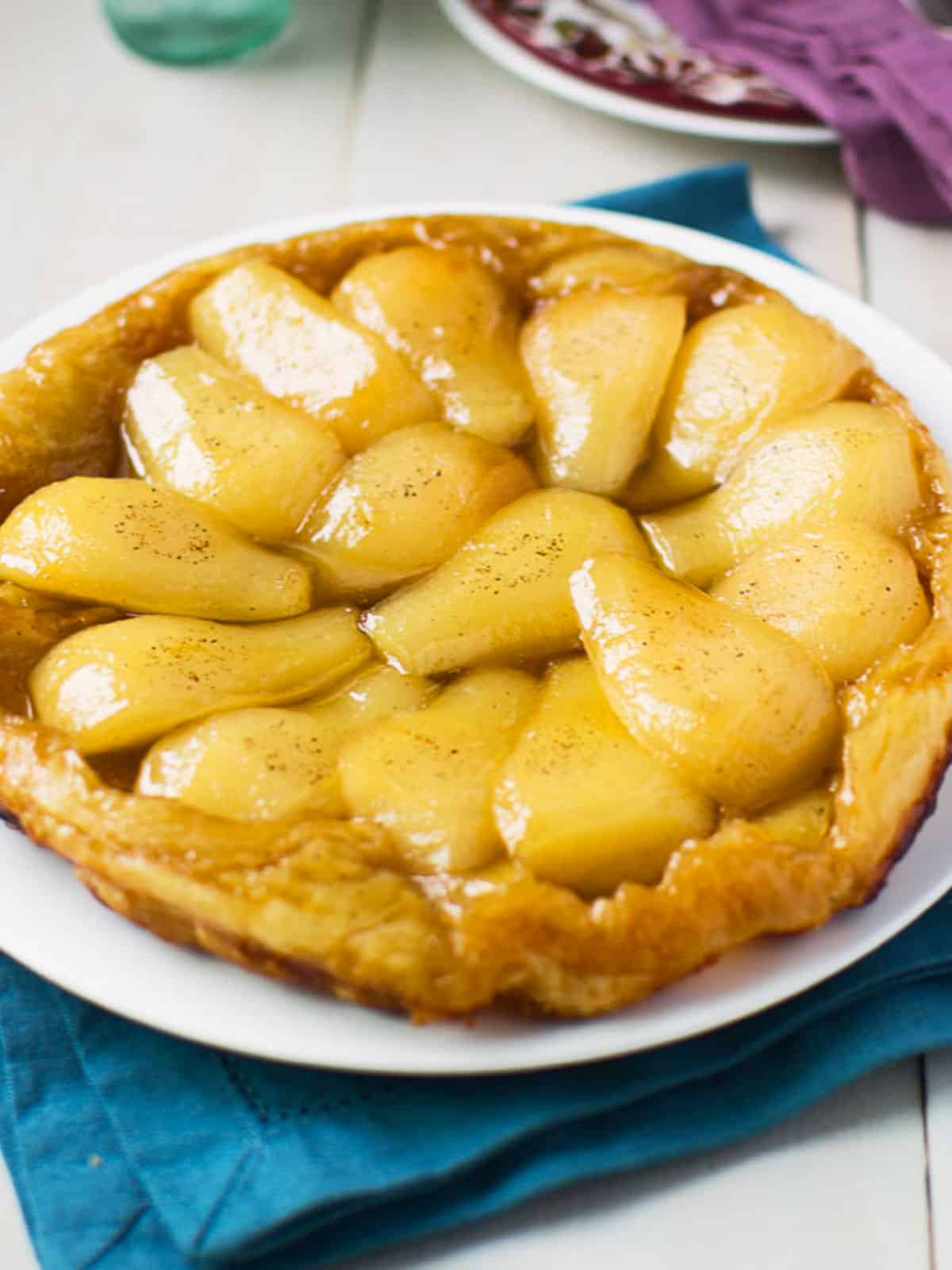 Puff pastry pear tart tatin with vanilla.