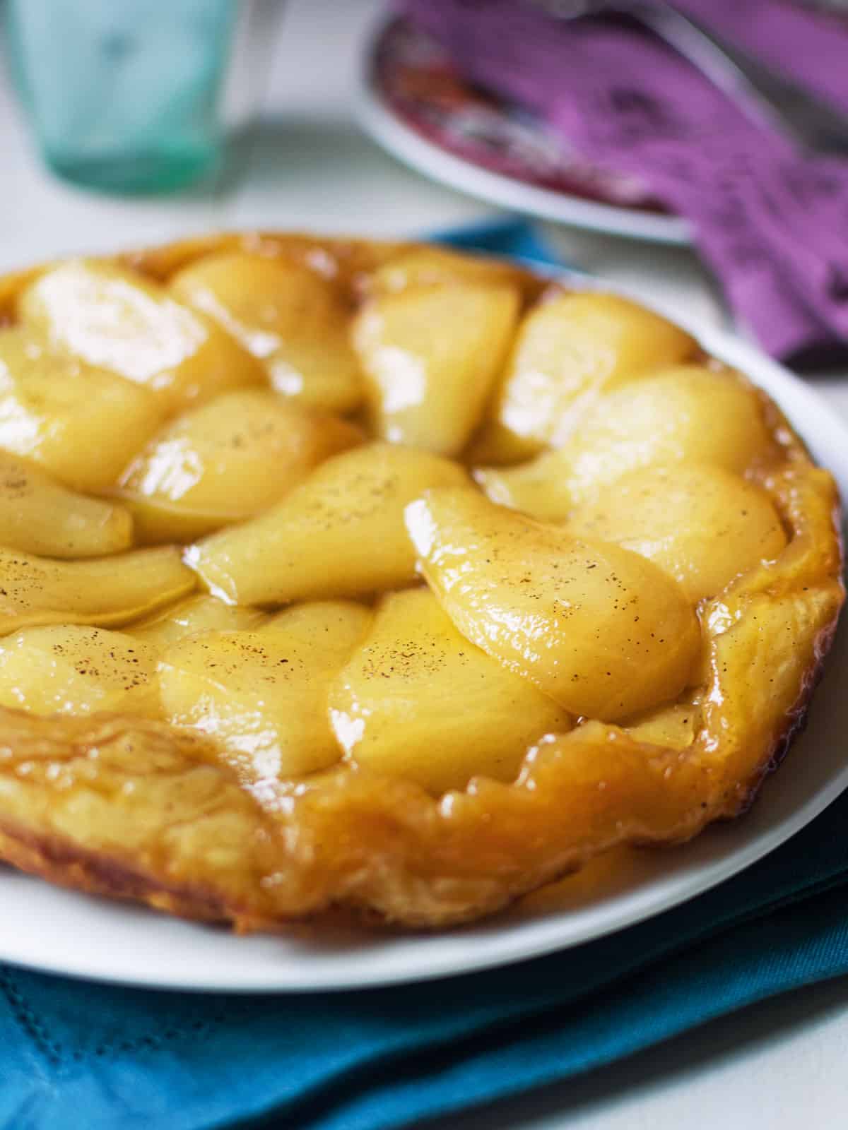 Vanilla flavored pear tart tatin with puff pastry.