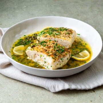 Recipe for halibut piccata with white wine, butter and capers.