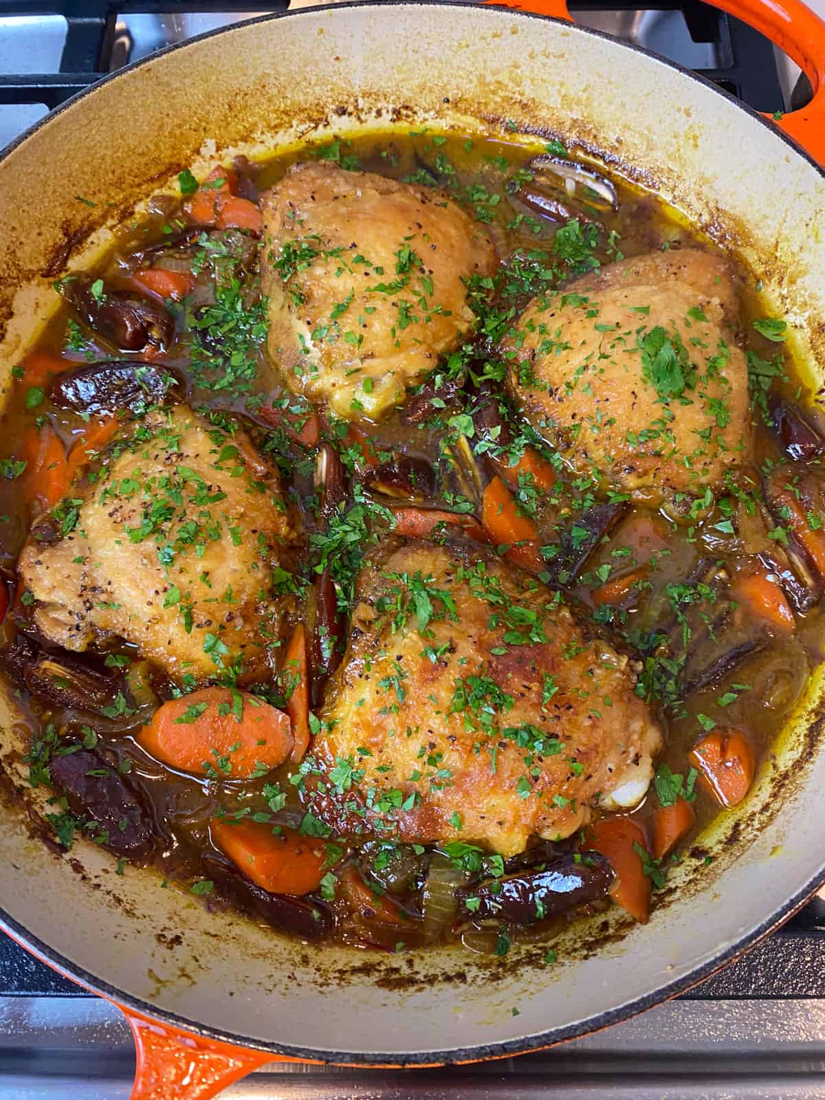 Simmer chicken with dates until chicken is cooked through and sauce has thickened.