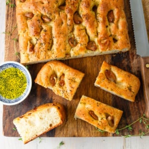 Garlic focaccia bread with herbs and honey.