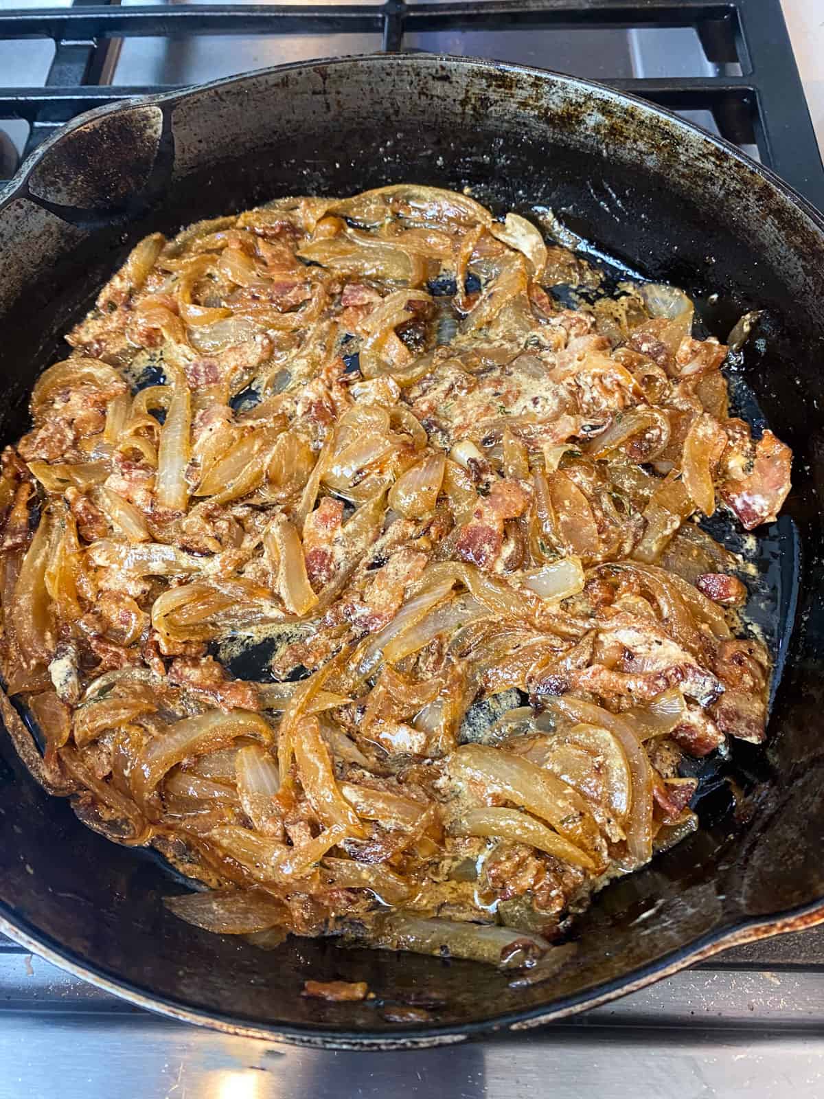 Add sour cream and bacon to the caramelized onions and stir to combine.