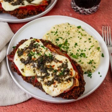 Milanesa napolitana served with creamy mashed potatoes.