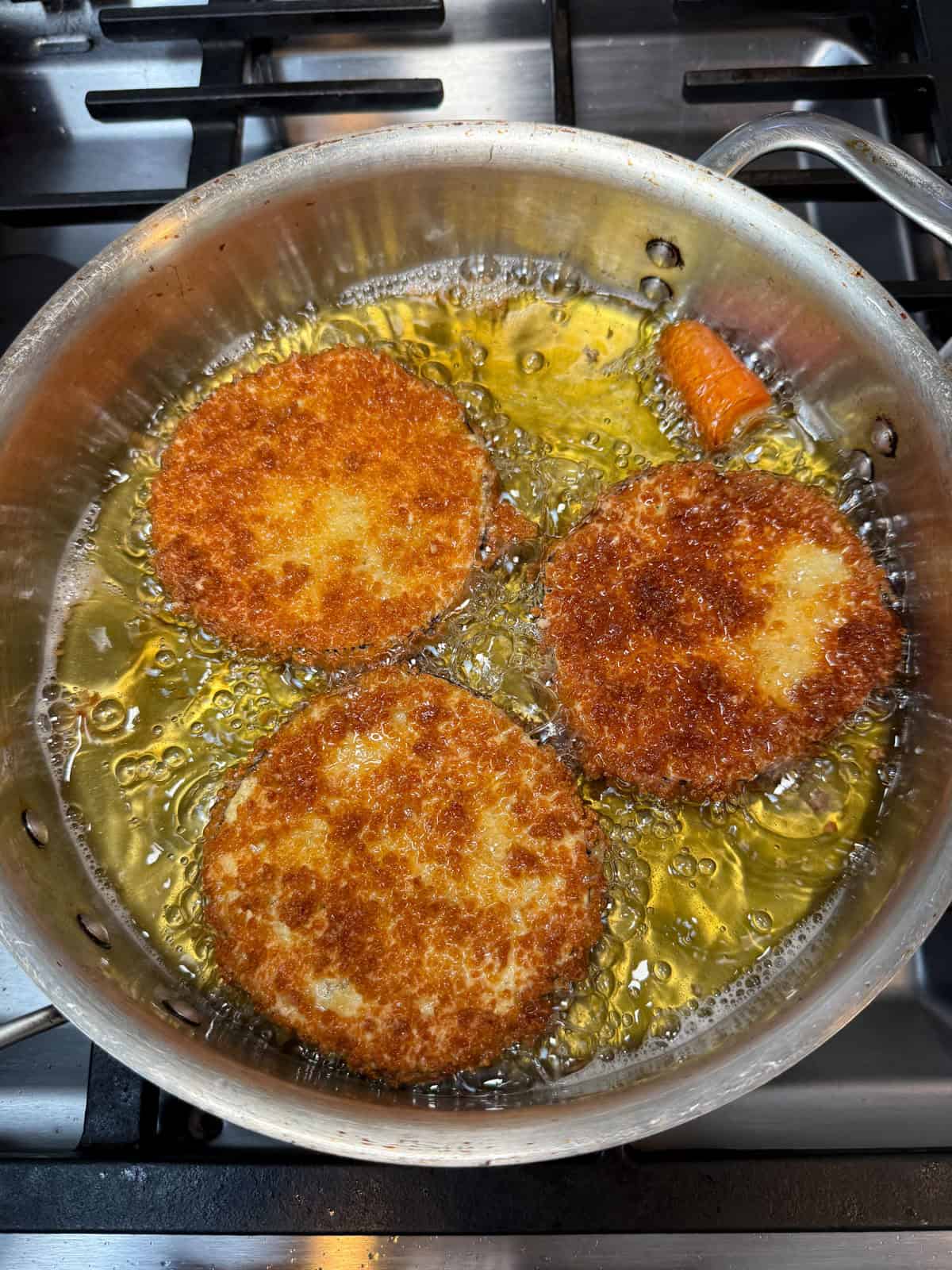 Fry the eggplant sliced in oil until golden brown on both sides.