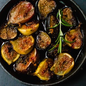 Roasted figs with rosemary, red wine and honey.