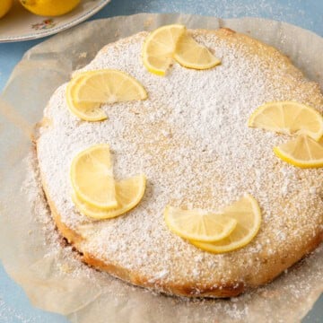 Light and slightly sweet lemon olive oil cake with powdered sugar.
