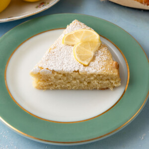 Lemon olive oil cake with yogurt.
