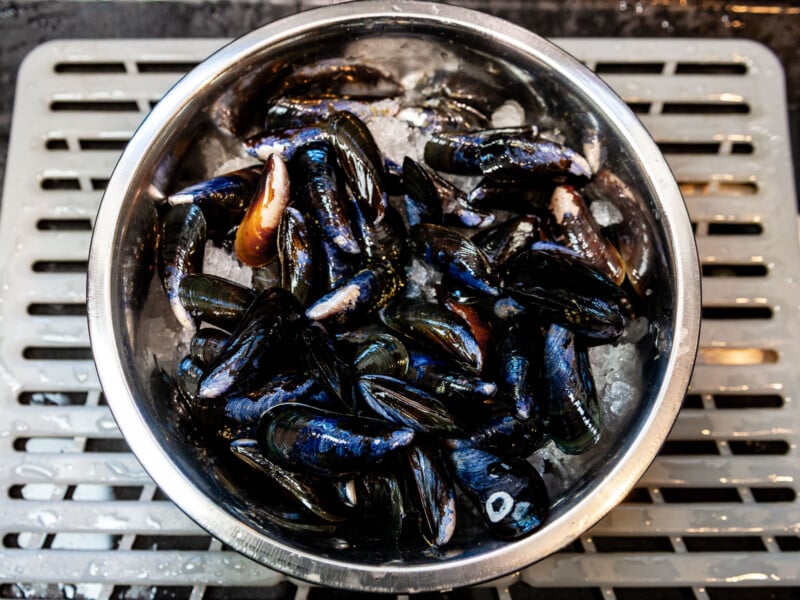 How to Clean Mussels - The Little Ferraro Kitchen