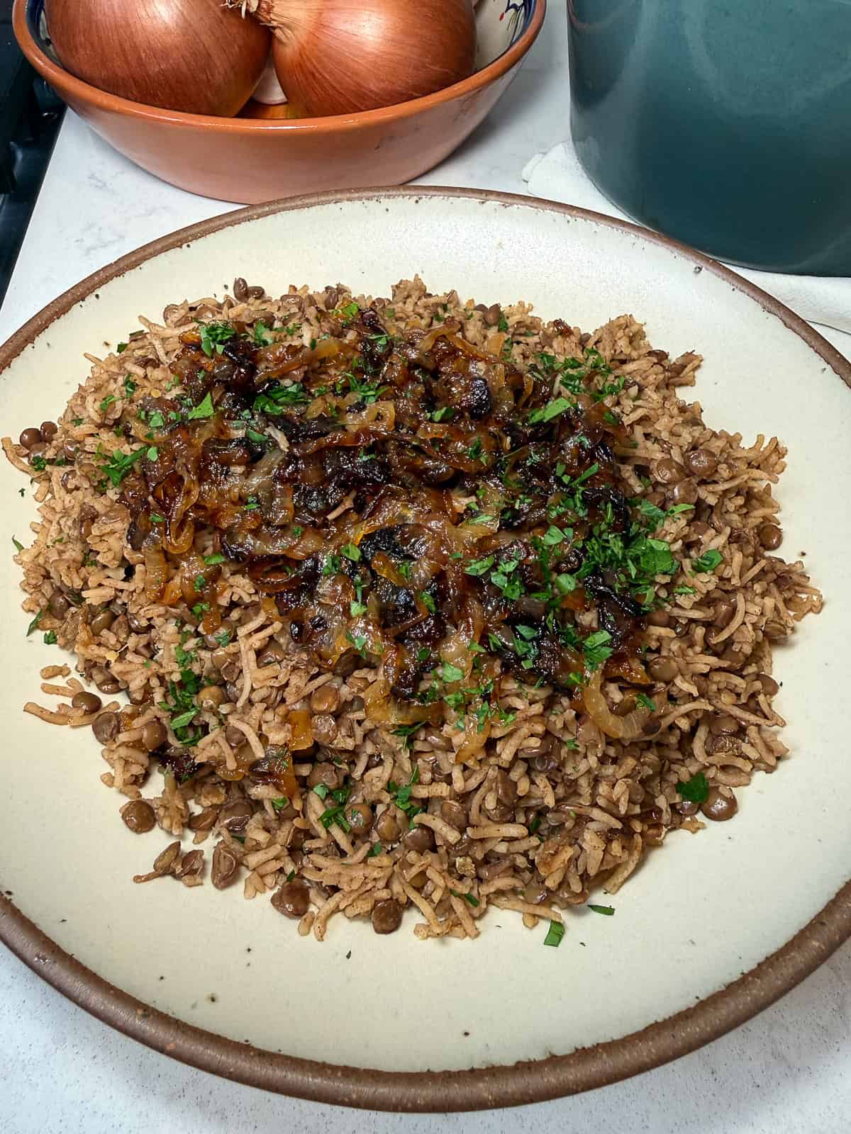 Garnish mujadara with the rest of the fried onions and chopped parsley.