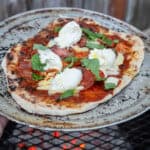 How to grill pizza on the grill and without a pizza stone.